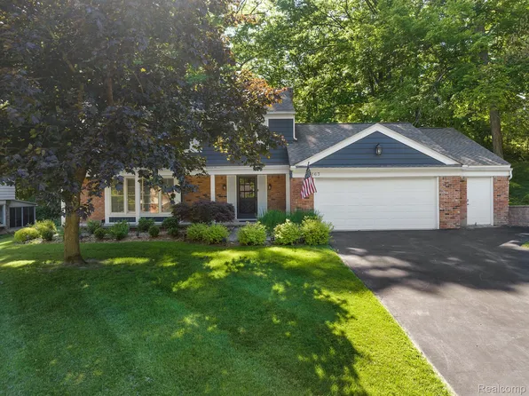 30163 Lincolnshire St E, Franklin, MI 48025