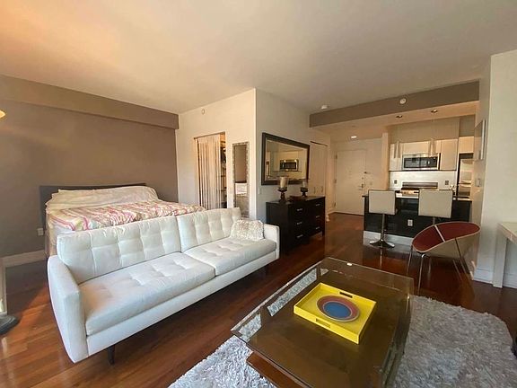 5th image of 350 W 42nd St #H12