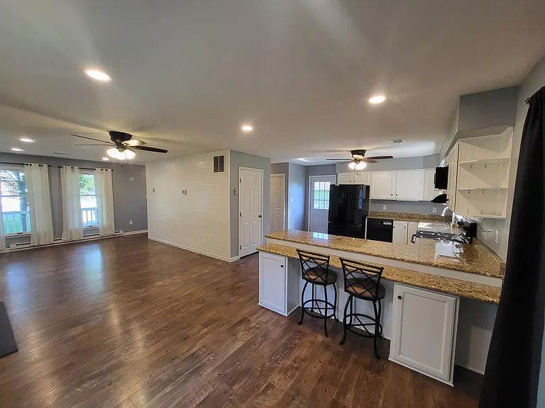 613 Cecil Ave — Photo 6