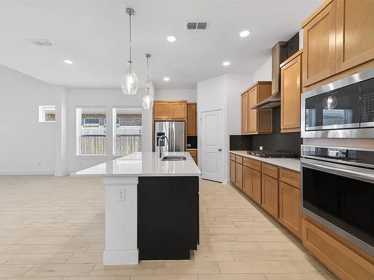 211 Amaranth Way — Photo 16