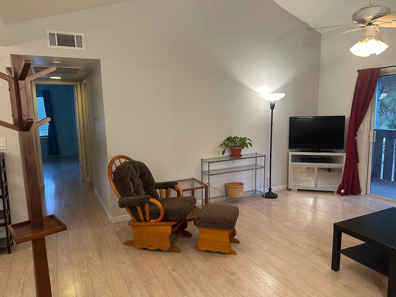 2 bed, 870 sqft, $3,750 — Photo 2