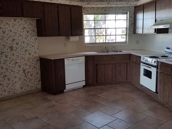 2nd image of 499 Carmine Dr