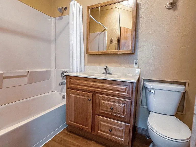 2718 Commercial Ave — Photo 6