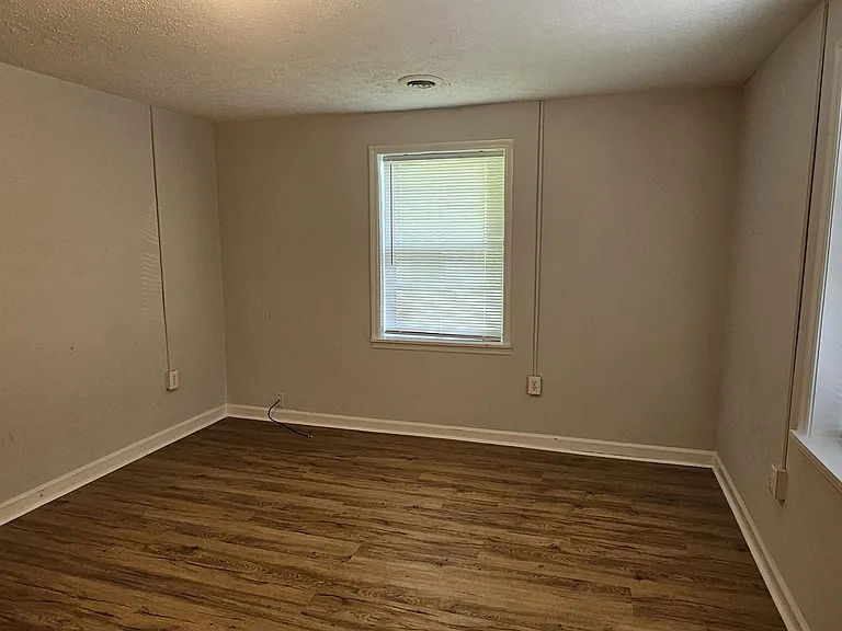 615 Carver Ave #1 — Photo 2