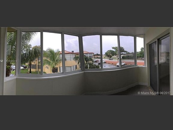 5th image of 18604 NE 18th Ave APT 251