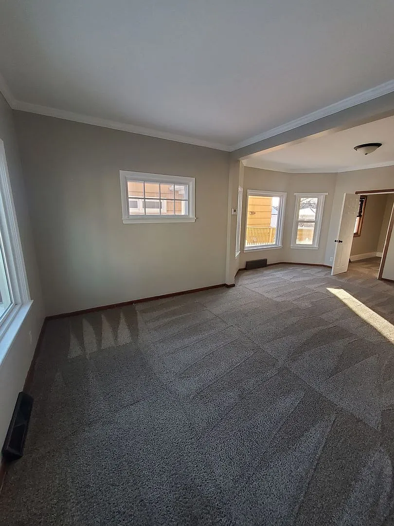 6118 25th Ave. (Duplex) — Photo 1