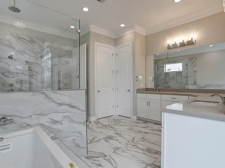 502 Amalfi Dr — Photo 18