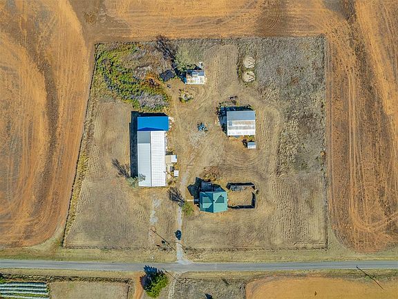 3rd image of 23065 E 1090th Rd