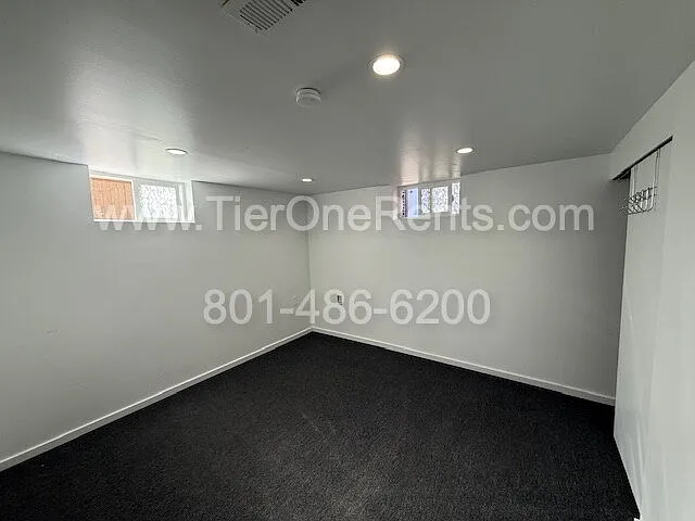 556 S Navajo St — Photo 15