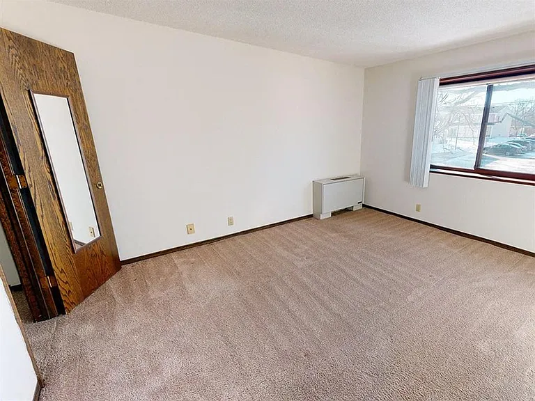Gold Crest Apartments — Photo 8