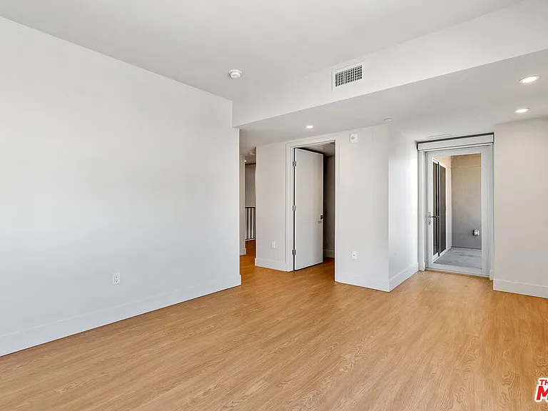 11837 Mayfield Ave #302 — Photo 15