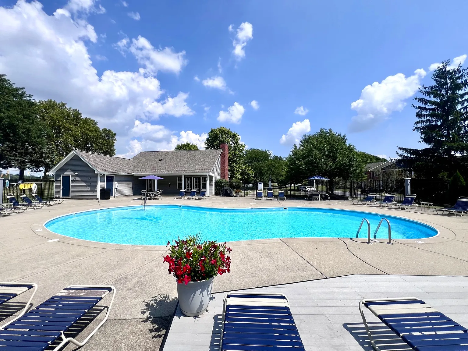 Harbour Club Apartments — Photo 4