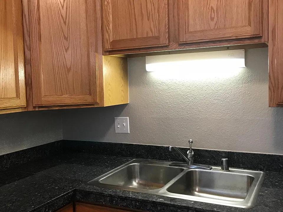 Kitchen - granite countertops