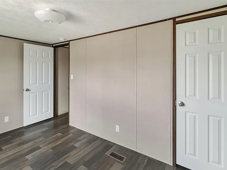5670 E Highway 290 — Photo 13
