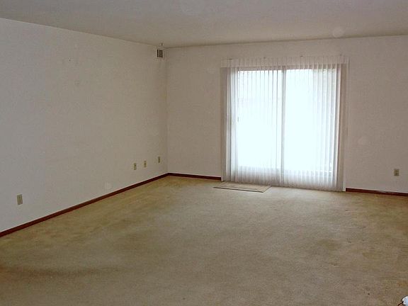4th image of 400 Park Hill Dr