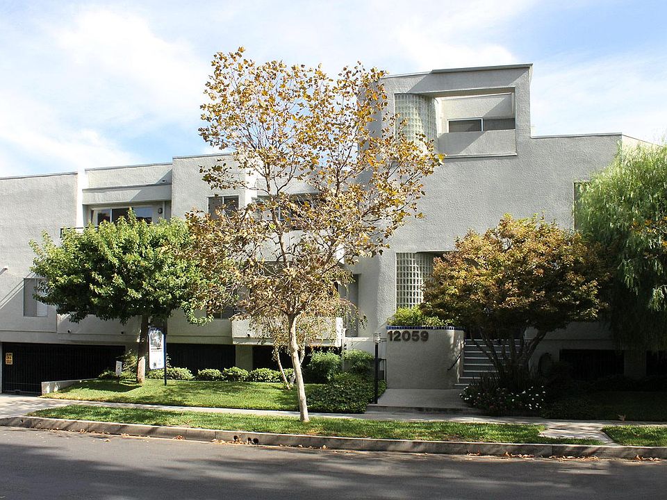 Meticulously maintained - in upscale & trendy Studio City