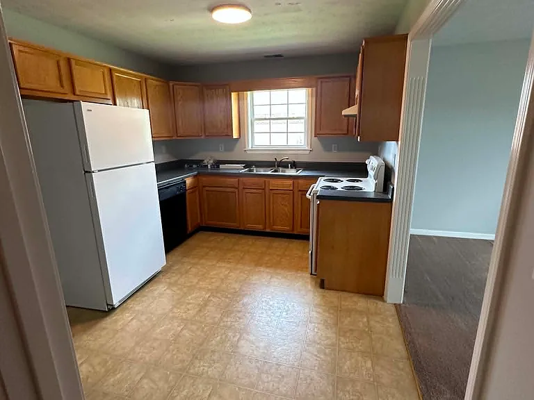 103 Braxton Ct #D — Photo 3