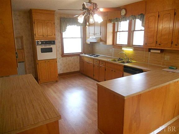 5th image of 410 Westwood Dr