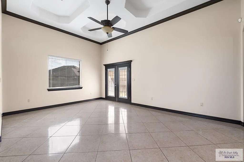 3 bed, 2.0 bath, 1844 sqft, $2,300 — Photo 4