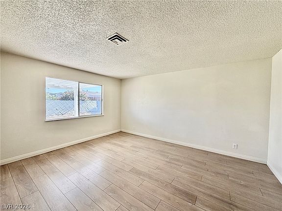 5th image of 5213 Longridge Ave