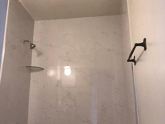 5th image of 1400 Everglades Dr #1