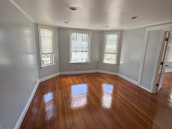 128 Cambridge St #2, Fall River, MA 02721