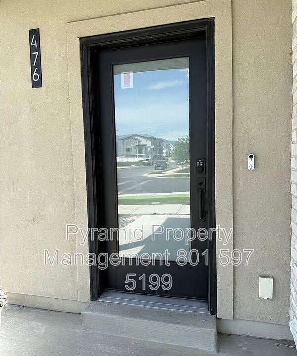 2nd image of 476 S 900 W Room 1