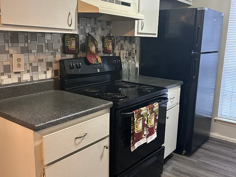 Contour Place Apartments — Photo 3
