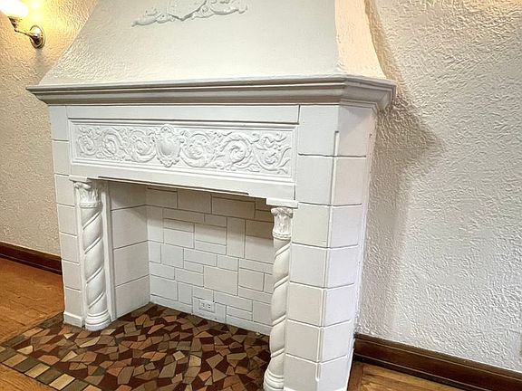 4th image of 4474 N Oakland Ave #202