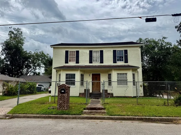 501 Avenue I, Conroe, TX 77301