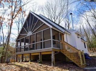 254 Pine Tree Dr, Cresco, PA 18326