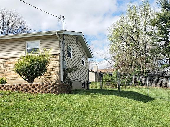 4th image of 10561 Clarendon Ave