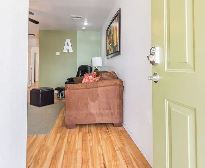 800 Sherwood Dr — Photo 8