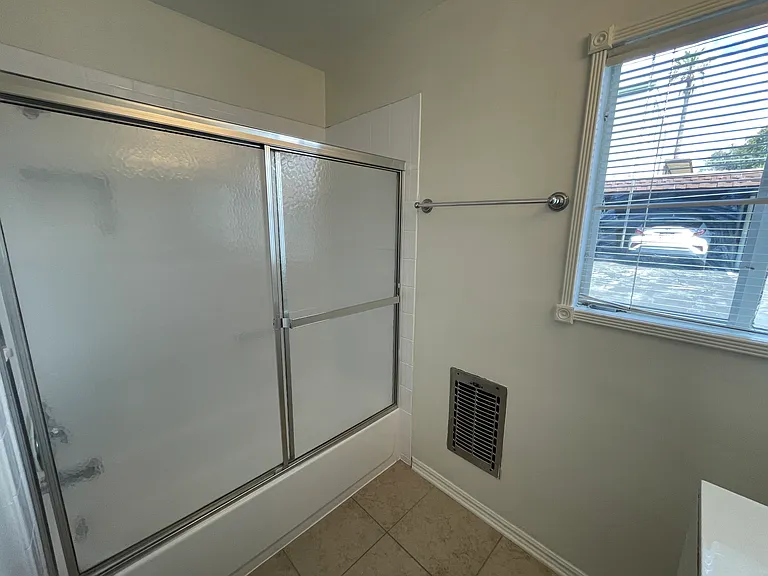305 California Blvd — Photo 10
