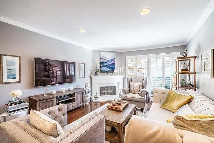 355 S Madison Ave #225 — Photo 1