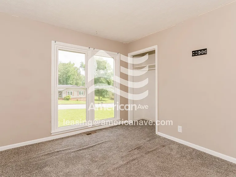 1694853_009_bedroom_10.jpg