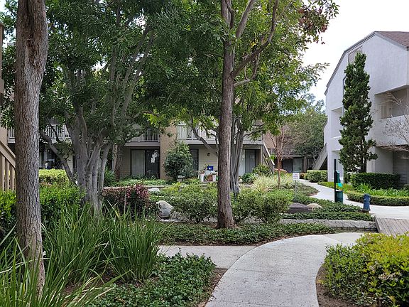 4th image of 10551 Lakeside Dr S Unit E