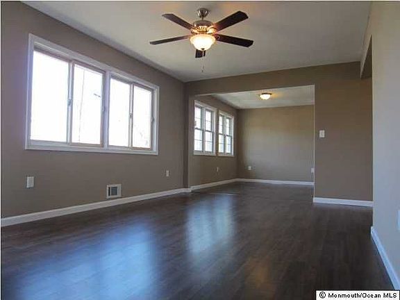 3rd image of 117 Deauville Ave