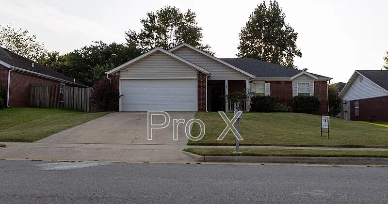 3 bed, 2.0 bath, 1302 sqft, $1,750 — Photo 2