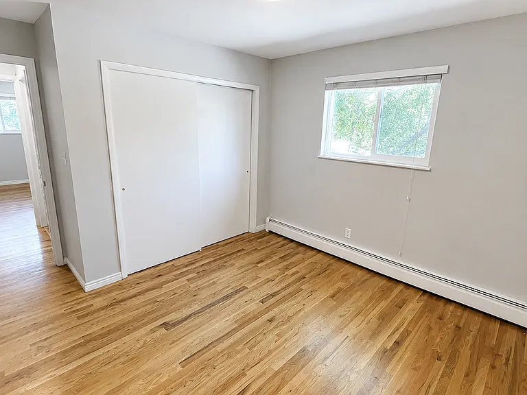 Bright & Beautiful 2-bedroom 1 Bath Across Berkeley Park and Lake — Photo 10