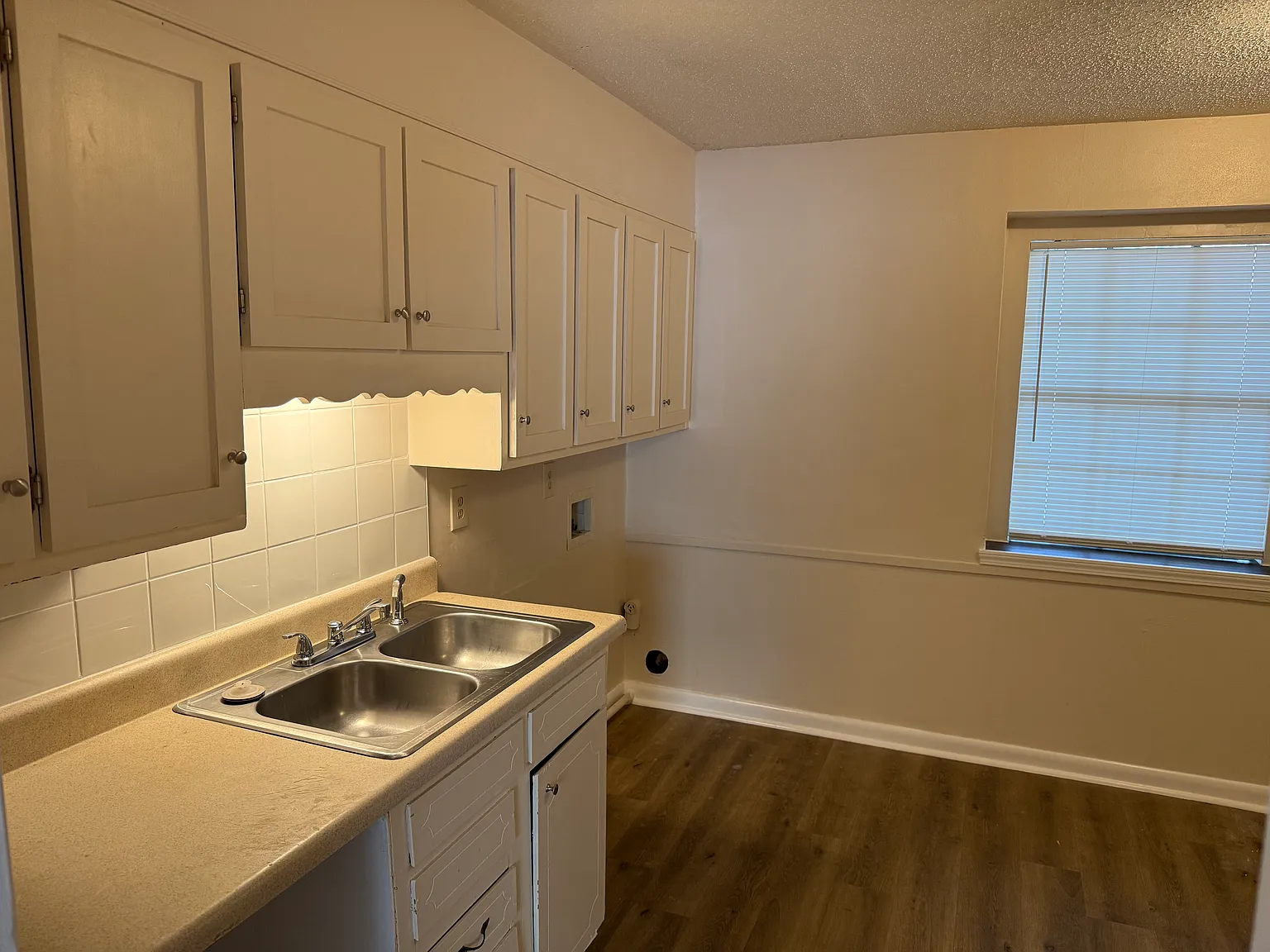 2 bed, $800 — Photo 3