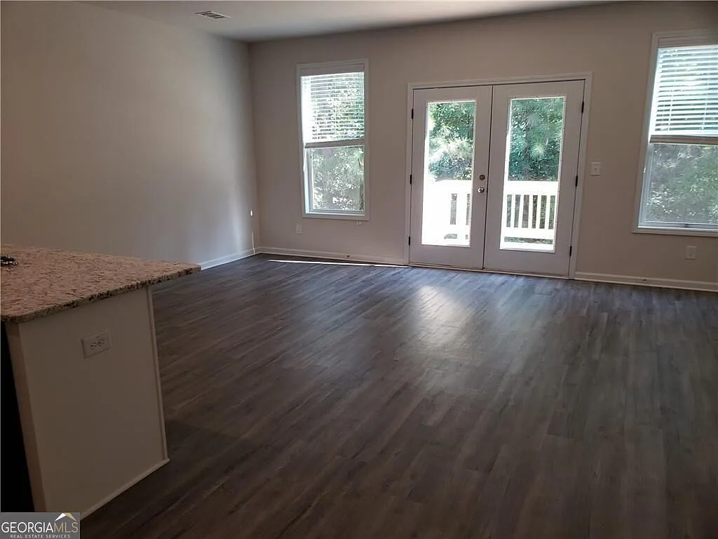 3 bed, 2.5 bath, $2,150 — Photo 3
