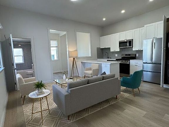 3rd image of 169 Fair Oaks St Unit 9