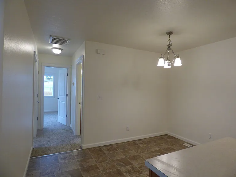 3536-3538 Fisher Ct NE — Photo 10