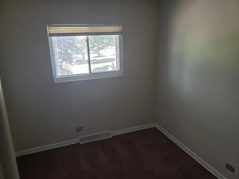 531 E Lincoln St — Photo 3