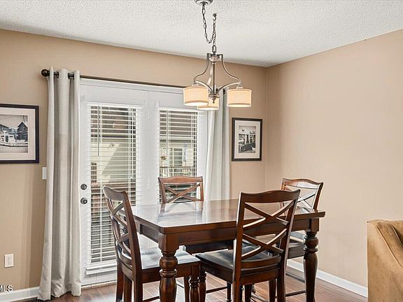 5th image of 2501 Lakeview Dr APT 3