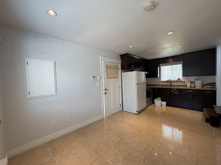 5772 Rhodes St — Photo 5