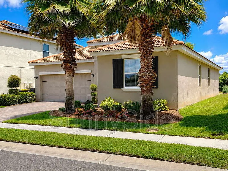 1047 Oak Bluff Dr — Photo 2