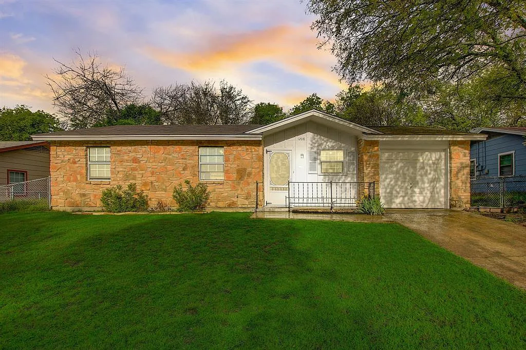 Building Photo - 1208 S 19th St