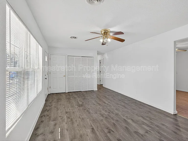 811 Saint Thomas Ln — Photo 12